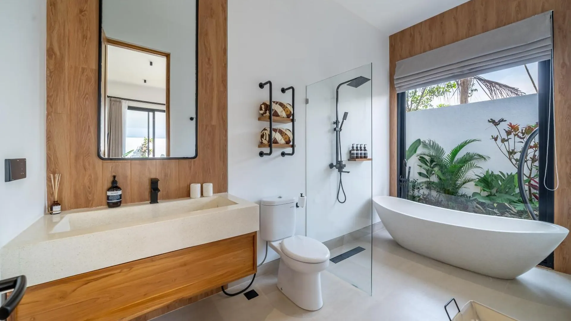 Julia - Luxurious Brand-New Villa With Panoramic Jungle Views And Expansive Pool Ubud