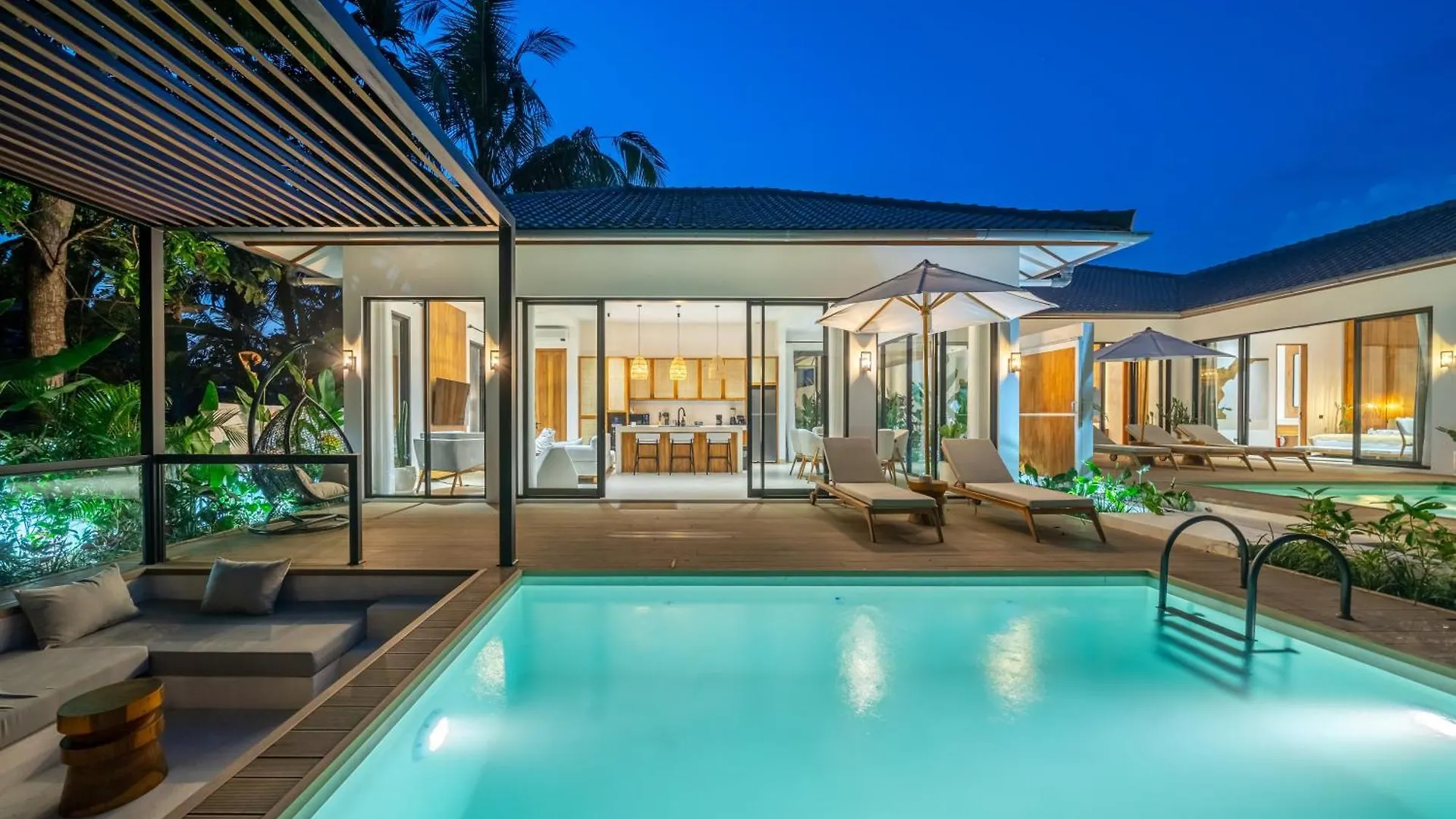 Julia - Luxurious Brand-New Villa With Panoramic Jungle Views And Expansive Pool Ubud